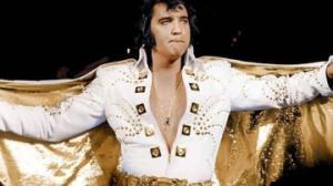 Elvis Presly dio su útlimo concierto e Estados Unidos.