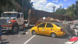 El accidente ocurrió la tarde de este lunes 8 de julio de 2024, en la avenida Simón Bolívar, en Quito.