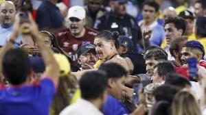 Darwin Núñez en las gradas durante la trifulca después del Uruguay vs. Colombia.