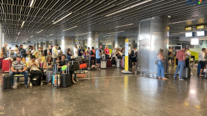 Vuelos cancelados y caos en aeropuertos por caída de Microsoft.