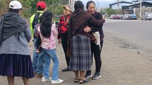 Familiares de víctimas de accidentes de tránsito en Cuenca.