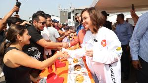 Marcela Aguiñaga, prefecta del Guayas en el Burger Show