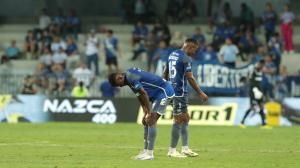 Los jugadores de Emelec no pudieron reaccionar ante el resultado.