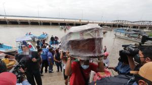 Imagen referencial. Los familiares de los fallecidos están en incertidumbre porque no saben si trasladarán o no los cuerpos a isla Puná.