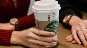 Starbucks, empresa reconocida en el mundo del café.