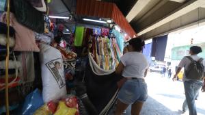 VENTA DE COLCHAS EN LA BAHÍA DE GUAYAQUIL