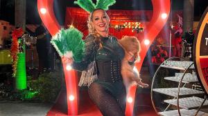 Marián Sabaté asistió a la velada con un look al estilo burlesque.