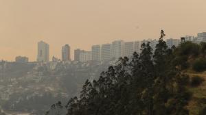 Una nube de humo y ceniza cubre ciertas partes de la capital.