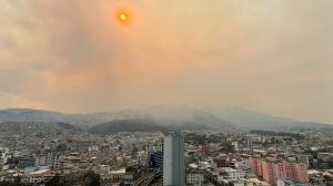 La tarde de este 4 de septiembre en Quito, usuarios en redes sociales reportaron que el sol se vio de color rojo durante unos instantes.