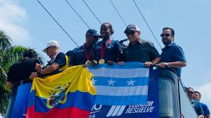 Kiara Rodríguez realiza un paseo por las calles de Guayaquil.