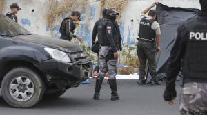 Miembros de las fuerzas del orden llegaron al sitio para recabar indicios.