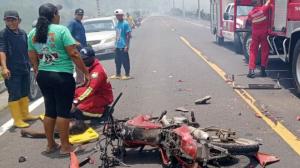 El faltal accidente cobró la vida de dos personas: una mayor de edad y un bombero.