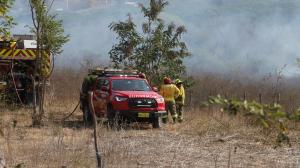 Personal de Bomberos trabajó la tarde de este 25 de septiembre para apagar las llamas.