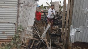 Los delincuentes prendieron fuego a tres casas, en Durán.