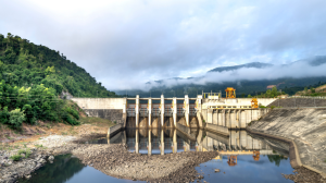 Referencial: las centrales hidroeléctricas de Ecuador no soportan la demanda de electricidad.