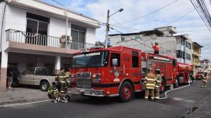 Los bomberos llegaron de inmediato para socorrer la emergencia.