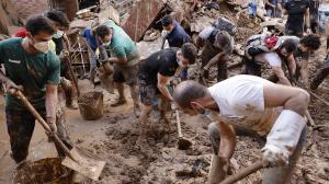 Voluntarios por inundaciones en Valencia, España