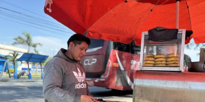 John está encargado del horno, que debe estar encendido todo el día durante los feriados por la demanda.