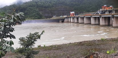 La hidroeléctrica s eubica entre dos provincias Napo y Sucumbíos.