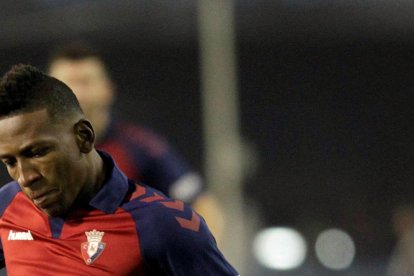 Pervis Estupiñán tuvo una destacada actuación con el Osasuna, en el duelo ante la Real Sociedad.