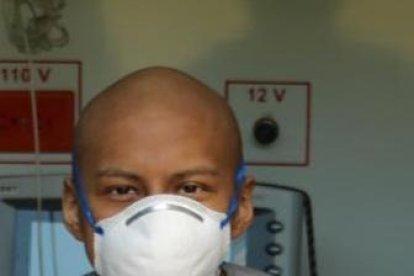 Sueño cumplido, Kevin junto a sus jugadores favoritos, Antonio Valencia y Adrián Gabbarini.