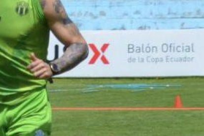 José Balza, delantero con gol del equipo ambateño.