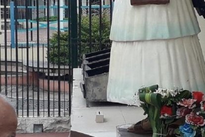 Muchos de los creyentes visitan los templos para hacer sus plegarias.