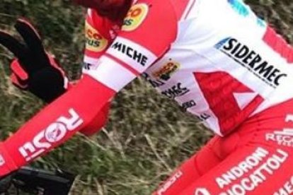 Alexander Cepeda, de 22 años, se muestra feliz por los grandes pasos que ha dado en el ciclismo.