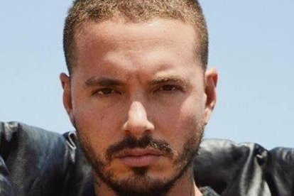 El artista es oriundo de Medellín, Colombia, y es uno de los representantes de la música urbana actual.