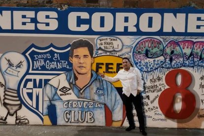 Una pared gigante pintada en honor a Dannes Coronel, lo hizo el artista plástico Walter Arce.