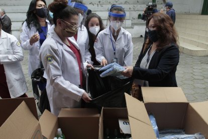 Estudiantes de medicina de la Universidad Central recorrerán 50 barrios para atender a los sintomáticos.