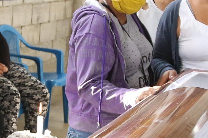 El cuerpo de Elvira fue traído a Guayaquil el lunes. La mujer vivía hace poco con el padre de su segunda hija, en el cantón Caluma.