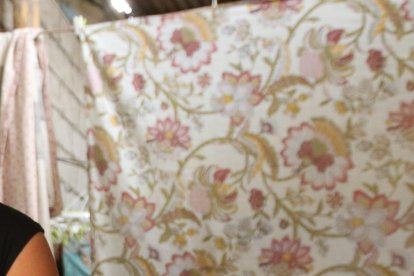 Con el amor que caracteriza a una madre, Olguita acomoda la ropa que usará su bebita.
GERARDO MENOSCAL
Agencia (ag-expreso)