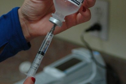 Ninguno de estos dos ensayos generó efectos indeseables graves en los pacientes.