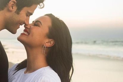 Los artistas se comprometieron en una playa de Estados Unidos