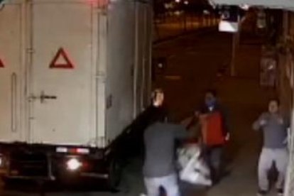 La acción fue filmada por una cámara de seguridad del sector en la que se ve el instante del disparo.