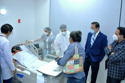 Desde la noche del viernes permanece internada en una clínica de la vía Samborondón.