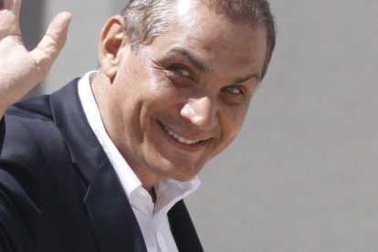  Desmiente que él haya sufrido un accidente cerebrovascular, como se divulgó en medios digitales. 