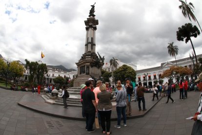  Centro Histórico de Quito. Las actividades ‘carnavalescas’ en Quito incluyen paseos, desfiles, exposiciones, presentaciones artísticas, fiestas populares y festivales.  
