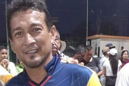 Mónica Pantaleón y su esposo Dannes Coronel, fallecido el 7 de julio de 2020.