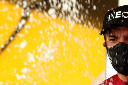 Richard Carapaz del equipo Ineos ganó la tercera etapa del Giro de Polonia