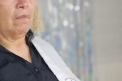 Aunque el inglés y las matemáticas fueron pesadas para ella, Sarita se esforzó hasta sacar buenas calificaciones.