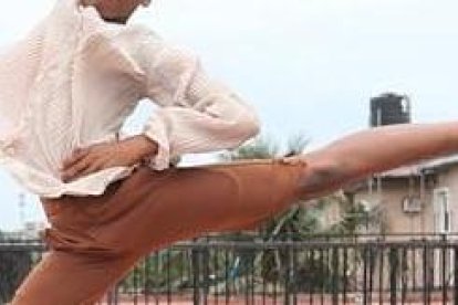 Lo que sorprendió al mundo fue ver la pasión con la cual baila el pequeño y la postura estilizada con la cual ejecuta sus movimientos.