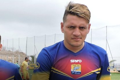 El delantero Carlos Garcés(d) afirmó que aún se encuentra dolido con su excompañero, Francisco Silva (i), a quién lo acusa de que por él Delfín perdió la final en 2017.