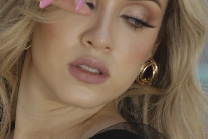 Las mangas transparentes son ideales para una reunión social.