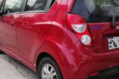 El vehículo utilizado por el detenido fue alquilado a otro ciudadano. El apresado actuaba con un cómplice, quien no podido ser capturado.