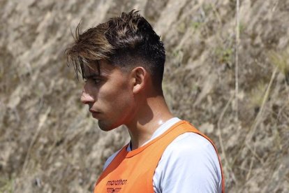 El DT Gustavo Alfaro visitó un entrenamiento de la Selección Sub-20 de Ecuador.