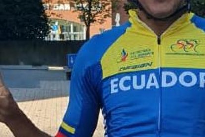 Richard Carapaz ya entrena en Italia para ser uno de los tres representantes del país en el Mundial de ciclismo.