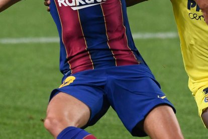 El ecuatoriano Pervis Estupiñán debutó con el Villarreal ante el Barcelona, en LaLiga.