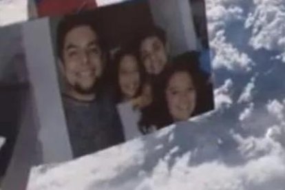 La foto del influencer junto con sus colaboradores.